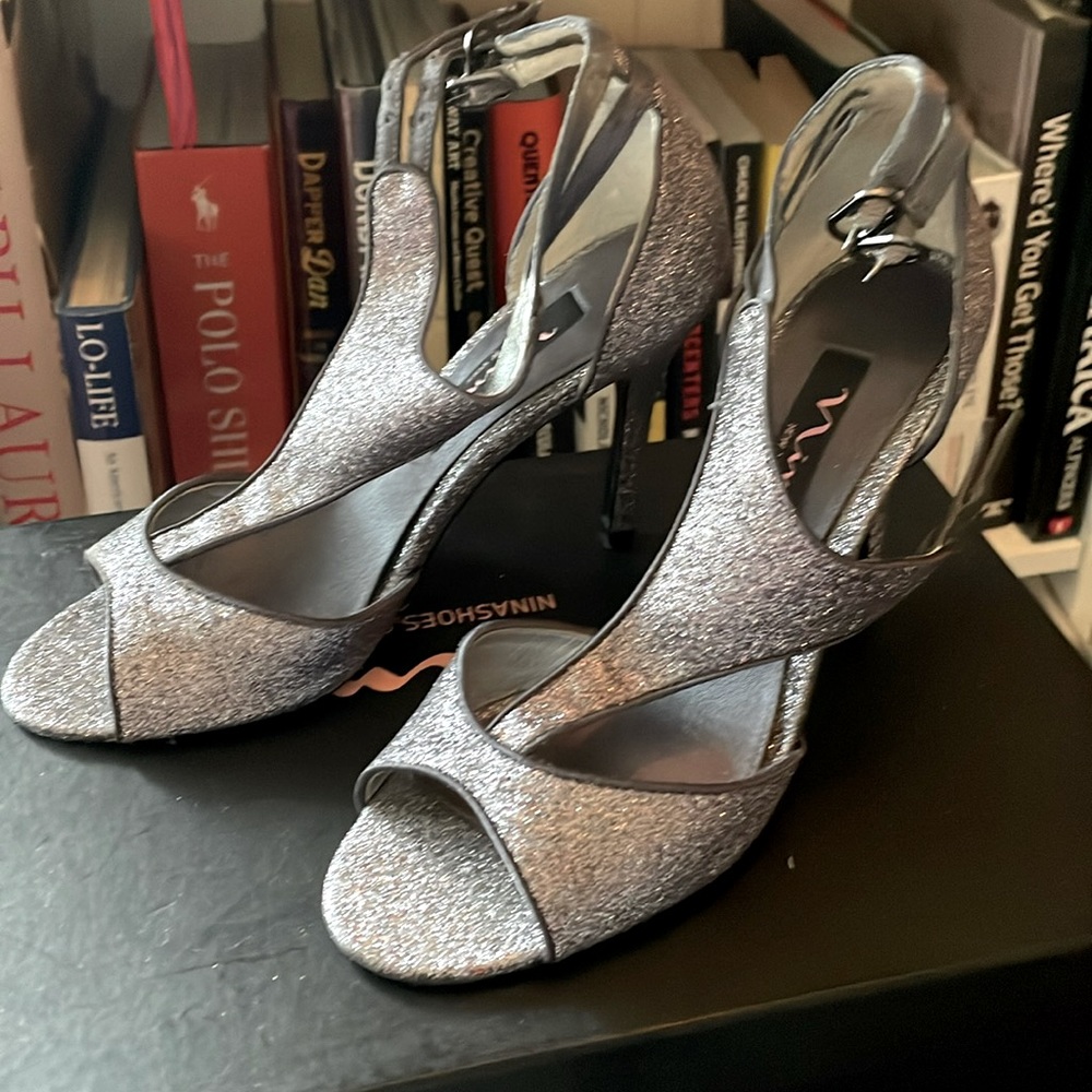 Nina ( Women’s 5.5) Strappy Heels